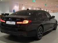 begagnad BMW 545 e xDrive Sedan M-sport Adap. Farth Hi-Fi 2023, Sedan