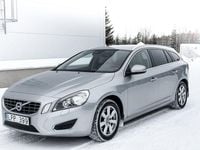 Begagnad Volvo V60 Summum 163 HK (119 kW) 2011 Silver Kombi
