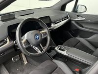 begagnad BMW 220 Active Tourer 230e xDrive M-Sport Innovation Drag DA Pro 2023, Minibuss