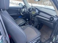 Begagnad Mini Cooper 136 HK (100 kW) 2017 Vitt tak och ränder Halvkombi