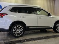 begagnad Mitsubishi Outlander 2.4 4WD AUT 169hk Carplay Kamera 7-sits