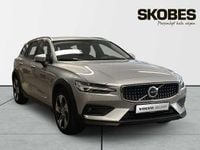 Begagnad Volvo V60 CC Core 197 HK (144 kW) 2023 Kombi