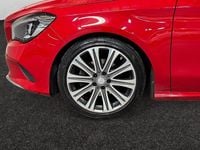 Begagnad Mercedes CLA200 Shooting Brake 156 HK (114 kW) 2016 Röd Kombi