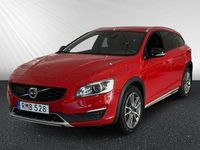 Begagnad Volvo V60 CC Standard 192 HK (141 kW) 2018 Röd Kombi