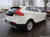 Begagnad Volvo V40 Momentum 150 HK (110 kW) 2014 Vit samma som bilen Halvkombi