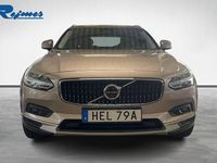 Begagnad Volvo V90 CC Core 200 HK (147 kW) 2023 Ljusgrå Kombi