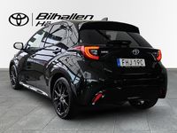 Begagnad Toyota Yaris 2023 Svart Halvkombi