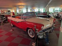 Begagnad Ford Fairlane 200 HK (147 kW) 1956 Röd / vit Cab