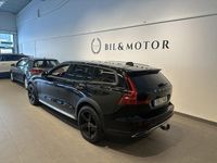 Begagnad Volvo V60 CC Momentum 190 HK (139 kW) 2019 Svart Kombi