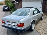 Begagnad Mercedes E300 180 HK (132 kW) 1991 Silvermetallic Sportkupé
