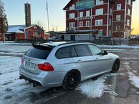 Begagnad BMW 330 245 HK (180 kW) 2010 Titansilver Kombi