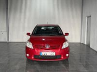 Begagnad Toyota Auris Plus 90 HK (66 kW) 2011 Röd Halvkombi
