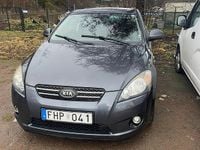 Begagnad Kia Ceed 140 HK (102 kW) 2008 Halvkombi