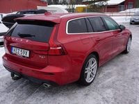 Begagnad Volvo V60 Momentum 253 HK (186 kW) 2019 Röd Kombi