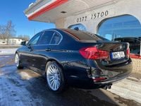 Begagnad BMW 330 Luxury Line 258 HK (189 kW) 2016 Svart Sedan