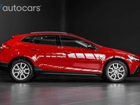 Begagnad Volvo V40 CC Momentum 120 HK (88 kW) 2018 Röd Kombi