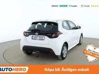 Begagnad Toyota Yaris Hybrid Active 117 HK (86 kW) 2022 Vit Sedan