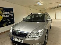 Begagnad Skoda Octavia Elegance 122 HK (89 kW) 2010 Brun Kombi