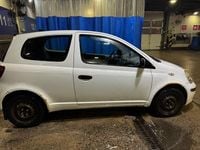 Begagnad Toyota Yaris 65 HK (47 kW) 2004 Halvkombi