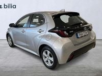 Begagnad Toyota Yaris Hybrid Active 117 HK (86 kW) 2022 Silver Halvkombi