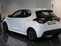 Begagnad Toyota Yaris Hybrid Active 116 HK (85 kW) 2022 Vit Halvkombi