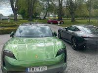 Begagnad Porsche Taycan Cross Turismo 360 kW (490 HK) 2021 Mambagrön