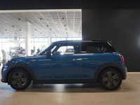 Begagnad Mini Cooper Essential 135 kW (184 HK) 2022 Blå Halvkombi