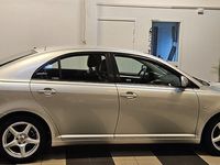 begagnad Toyota Avensis Liftback 2.0 D-4 VVT-i 2006, Halvkombi