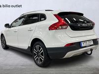 Begagnad Volvo V40 Momentum 120 HK (88 kW) 2017 Vit Halvkombi