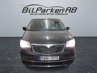 Begagnad Lancia Voyager 163 HK (119 kW) 2012 Grå Minibuss