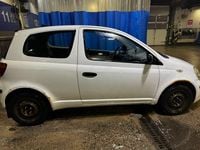Begagnad Toyota Yaris 65 HK (47 kW) 2004 Halvkombi