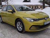 Begagnad VW Golf VIII 110 HK (80 kW) 2020 Gul Halvkombi