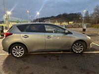 Begagnad Toyota Auris Hybrid 136 HK (100 kW) 2014 Halvkombi