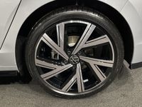 begagnad VW Golf VIII R-LINE 1.5 eTSI DSGdhybrid 2023, Halvkombi