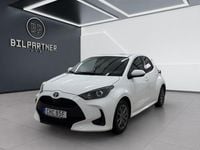 Begagnad Toyota Yaris Hybrid Active 116 HK (85 kW) 2021 Vit Halvkombi