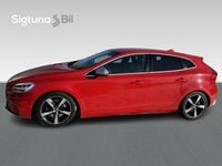 Begagnad Volvo V40 R-Design 190 HK (139 kW) 2017 Röd Halvkombi