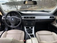 begagnad BMW 320 d Touring, Skinn, Drag, S/V, Nybes