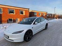 Begagnad Tesla Model 3 Long Range AWD 366 kW (498 HK) 2024 Vit Sedan