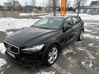 Begagnad Volvo V60 CC Momentum 190 HK (139 kW) 2020 Svart Kombi