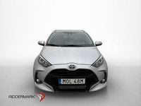 Begagnad Toyota Yaris Hybrid Active 116 HK (85 kW) 2022 Silver Halvkombi