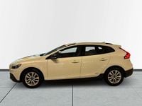 Begagnad Volvo V40 Momentum 120 HK (88 kW) 2015 Vit Halvkombi