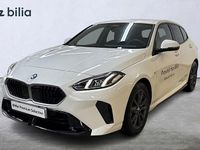 Begagnad BMW 120 Shadowline 170 HK (125 kW) 2025 Vit Halvkombi