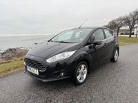 Begagnad Ford Fiesta Titanium 101 HK (74 kW) 2016 Svart Halvkombi