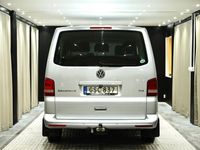 begagnad VW Caravelle TDI 8-sits Drag Svensksåld P-sensorer