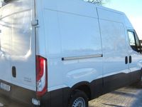 begagnad Iveco Daily 35-130 Automat, Högskåp 10 m3 med 3,5 tons Drag 2016, Minibuss