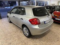 Begagnad Toyota Auris 124 HK (91 kW) 2008 Silver Halvkombi