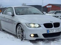 Begagnad BMW 325 Comfort Edition 218 HK (160 kW) 2010 Ljusgrå Sportkupé
