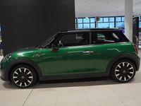 Begagnad Mini Cooper 130 kW (177 HK) 2022 British racing green iv metallic Halvkombi