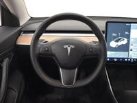 Begagnad Tesla Model 3 Standard Range Plus 239 kW (325 HK) 2020 Vit Sedan