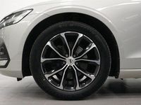 Begagnad Volvo V60 Momentum 190 HK (139 kW) 2020 Vit Kombi